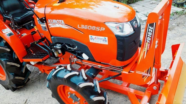 ขายรถไถคูโบต้า KUBOTA L 3608SP พร้อมชุดใบมีดดันหน้าคานล่าง ผาน6 ขายรถไถคูโบต้า KUBOTA L 3608SP พร้อมชุดใบมีดดันหน้าคานล่าง ผาน6