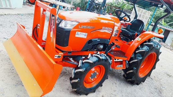 ขายรถไถคูโบต้า KUBOTA L 3608SP พร้อมชุดใบมีดดันหน้าคานล่าง ผาน6 ขายรถไถคูโบต้า KUBOTA L 3608SP พร้อมชุดใบมีดดันหน้าคานล่าง ผาน6
