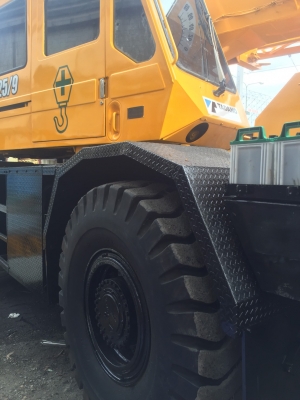 ขายเครน 25ตัน M4 ปี 1990 เซฟตี้ 100\% ขายเครน 25ตัน M4 ปี 1990 เซฟตี้ 100\%