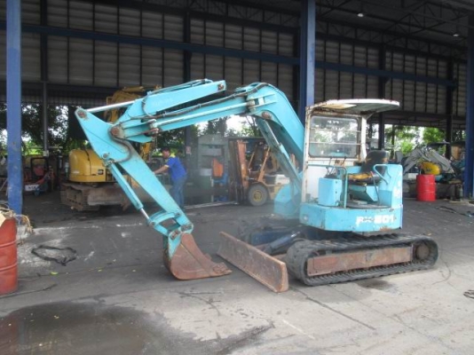 ขายรถขุดขนาด5ตัน ยี่ห้อ  KUBOTA  รุ่น  RX501 เครื่องยนต์ V220B เก่าจากนอก ยังไม่เคยใช้งาน ขาย 270,000 บาท*