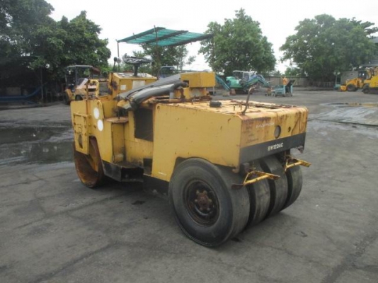 รถบด หน้าเหล็ก หลังยาง ยี่ห้อ BOMAG  รุ่น BW123AC เครื่องยนต์ K4F เก่าจากญี่ปุ่น ยังไม่ได้ใช้งานในไทย  มีเอกสารพร้อมขาย ขายตามสภาพ 270,000บาท