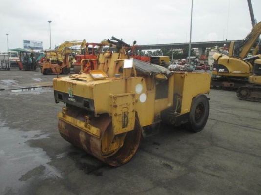 รถบด หน้าเหล็ก หลังยาง ยี่ห้อ BOMAG  รุ่น BW123AC เครื่องยนต์ K4F เก่าจากญี่ปุ่น ยังไม่ได้ใช้งานในไทย  มีเอกสารพร้อมขาย ขายตามสภาพ 270,000บาท