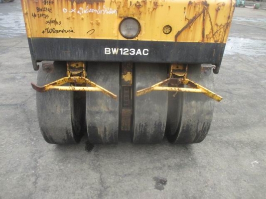 รถบด หน้าเหล็ก หลังยาง ยี่ห้อ BOMAG  รุ่น BW123AC เครื่องยนต์ K4F เก่าจากญี่ปุ่น ยังไม่ได้ใช้งานในไทย  มีเอกสารพร้อมขาย ขายตามสภาพ 270,000บาท