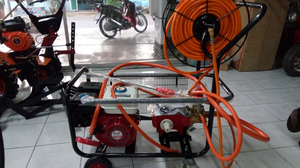 ครื่อง พ่น ยา ครบชุดของใหม่มีรถเข็นด้วย ทั้งชุด7700บาทครับเอาไปใช้ได้เลย ติดต่อสอบถามทดลองเครื่องได้ที่โทร0841425045 ลายnewkit1305ครับ