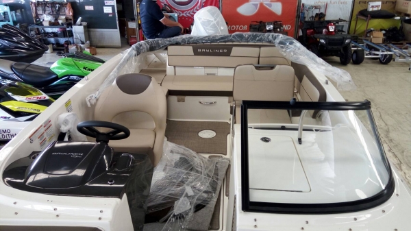 เรือ Bayliner vr6