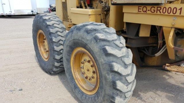 รถเกรด CAT 12G #61M09620 Mid Mount Scarifier นำเข้าจากอเมริกา โทร ภัทร 098-2492100