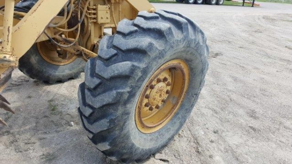 รถเกรด CAT 12G #61M09620 Mid Mount Scarifier นำเข้าจากอเมริกา โทร ภัทร 098-2492100