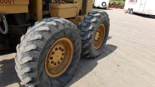 รถเกรด CAT 12G #61M09620 Mid Mount Scarifier นำเข้าจากอเมริกา โทร ภัทร 098-2492100