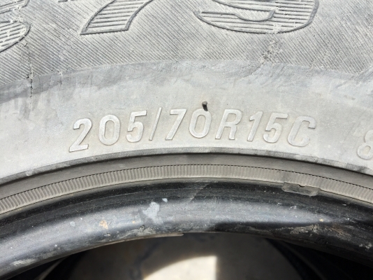 ขายยาง MAXXIS MA-579 รหัส 205/70R15C ปี14 จำนวน2เส้น