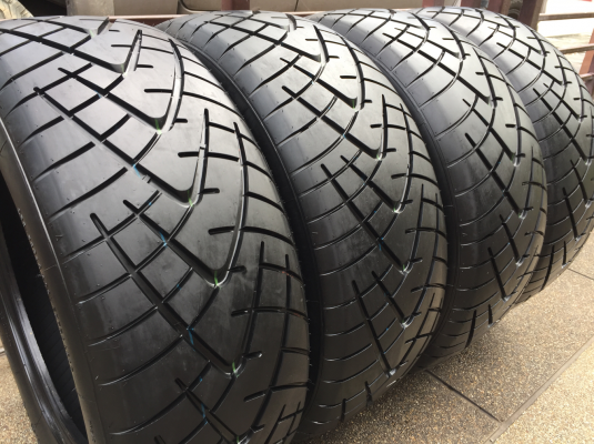 ยางป้ายแดง Wideway 255 55 18 ปี17 ดอกป้ายแดง เนื้อนิ่มๆ ใช้ยาว ราคาเร้าใจ