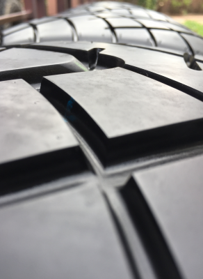 ยางป้ายแดง Wideway 255 55 18 ปี17 ดอกป้ายแดง เนื้อนิ่มๆ ใช้ยาว ราคาเร้าใจ