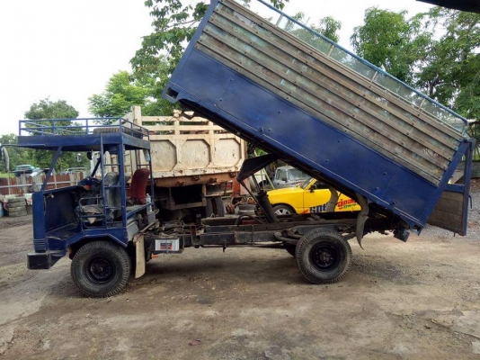 อีแต๋นสี่ล้อดั๊ม