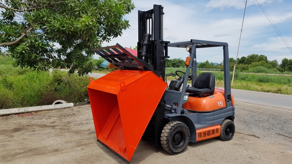 ขายด่วนรถยก TOYOTAชั่วโม่งทำงาน น้อย 6FG15ยก1.5ตันเสาสูง3เมตรงากะดกได้แถมบุ้งกี๋ให้1ใบรถนอกนำเข้ายังไม่เคยใช้งานในเมืองไทยเลย