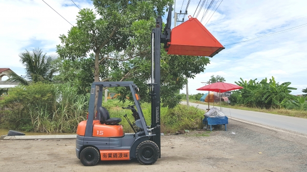 ขายด่วนรถยก TOYOTAชั่วโม่งทำงาน น้อย 6FG15ยก1.5ตันเสาสูง3เมตรงากะดกได้แถมบุ้งกี๋ให้1ใบรถนอกนำเข้ายังไม่เคยใช้งานในเมืองไทยเลย