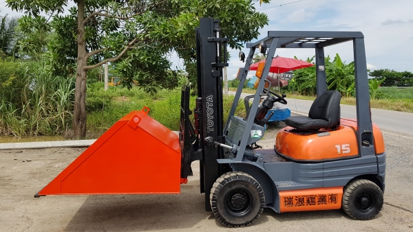 ขายด่วนรถยก TOYOTAชั่วโม่งทำงาน น้อย 6FG15ยก1.5ตันเสาสูง3เมตรงากะดกได้แถมบุ้งกี๋ให้1ใบรถนอกนำเข้ายังไม่เคยใช้งานในเมืองไทยเลย