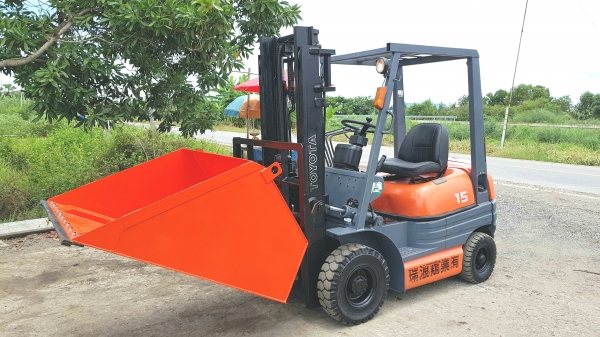 ขายด่วนรถยก TOYOTAชั่วโม่งทำงาน น้อย 6FG15ยก1.5ตันเสาสูง3เมตรงากะดกได้แถมบุ้งกี๋ให้1ใบรถนอกนำเข้ายังไม่เคยใช้งานในเมืองไทยเลย