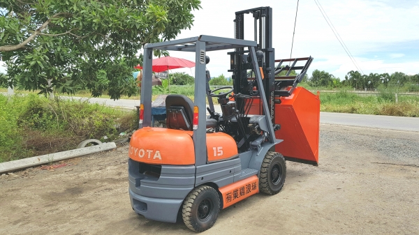 ขายด่วนรถยก TOYOTAชั่วโม่งทำงาน น้อย 6FG15ยก1.5ตันเสาสูง3เมตรงากะดกได้แถมบุ้งกี๋ให้1ใบรถนอกนำเข้ายังไม่เคยใช้งานในเมืองไทยเลย