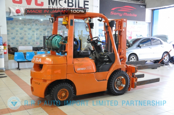 ขายรถโฟล์คลิฟท์มือสอง TOYOTA รุ่น 7FG25-16316 นำเข้าจากประเทศญี่ปุ่น 100\% ไม่เคยใช้งานในไทย