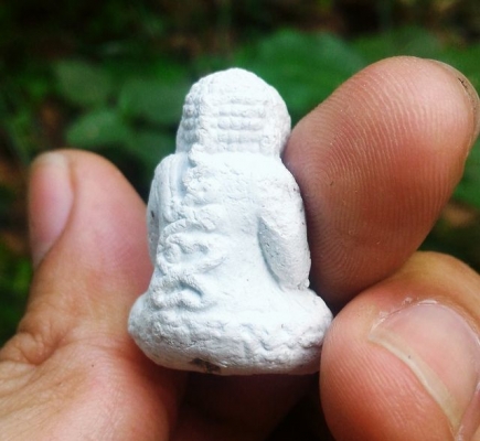 หลวงปู่หมุน วัดบ้านจาน ผงกสิณ พระปิดตารุ่นรวยทันใจ ปี2543