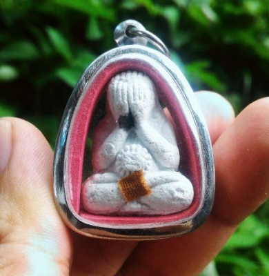 หลวงปู่หมุน วัดบ้านจาน ผงกสิณ พระปิดตารุ่นรวยทันใจ ปี2543