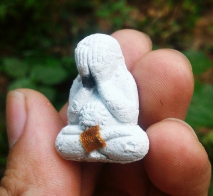 หลวงปู่หมุน วัดบ้านจาน ผงกสิณ พระปิดตารุ่นรวยทันใจ ปี2543