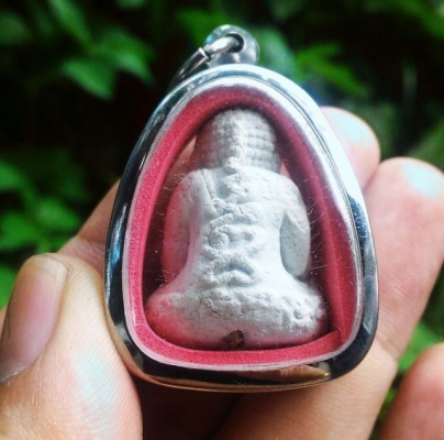 หลวงปู่หมุน วัดบ้านจาน ผงกสิณ พระปิดตารุ่นรวยทันใจ ปี2543