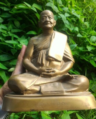 หลวงพ่อสุ่น วัดบางปลาหมอ บางบาล อยุธยา หน้าตัก 5นิ้วครึ่ง พระเก่าหิ้ง เนื้อทองเหลือง บูชาเพื่อความสิริมงคล