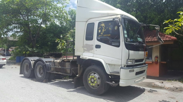 10ล้อหัวลาก ISUZU DECA 320ปี48เครื่องดำ พร้อมใช้งาน 10ล้อหัวลาก ISUZU DECA 320ปี48เครื่องดำ พร้อมใช้งาน