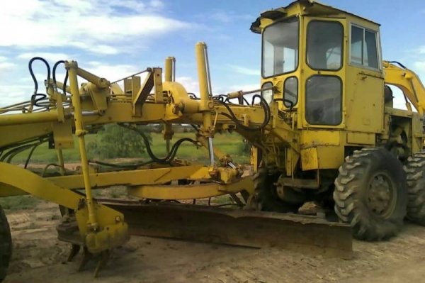 KOMATSU GD 376 KOMATSU GD 376
