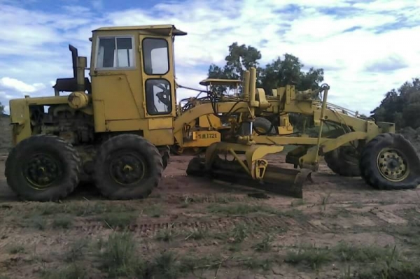 KOMATSU GD 376 KOMATSU GD 376