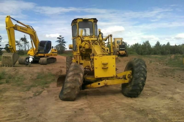 KOMATSU GD 376 KOMATSU GD 376