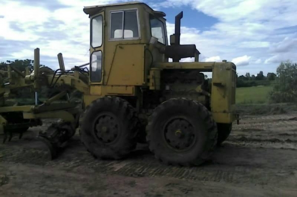 KOMATSU GD 376 KOMATSU GD 376