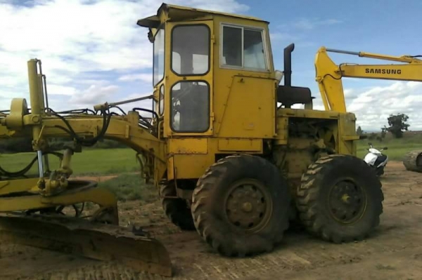 KOMATSU GD 376 KOMATSU GD 376