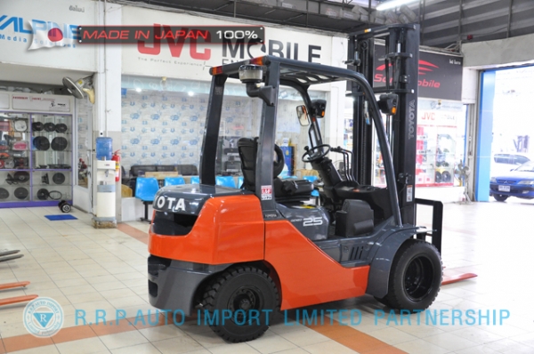 ขายรถโฟล์คลิฟท์มือสอง TOYOTA รุ่น 8FD25-34433 นำเข้าจากประเทศญี่ปุ่น 100\% ไม่เคยใช้งานในไทย