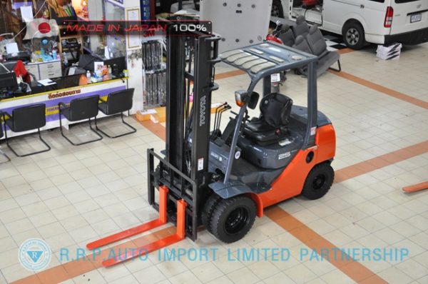 ขายรถโฟล์คลิฟท์มือสอง TOYOTA รุ่น 8FD25-34433 นำเข้าจากประเทศญี่ปุ่น 100\% ไม่เคยใช้งานในไทย