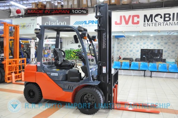 ขายรถโฟล์คลิฟท์มือสอง TOYOTA รุ่น 8FD25-34433 นำเข้าจากประเทศญี่ปุ่น 100\% ไม่เคยใช้งานในไทย