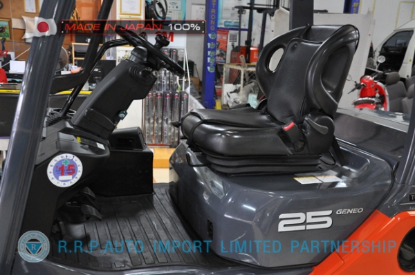 ขายรถโฟล์คลิฟท์มือสอง TOYOTA รุ่น 8FD25-34433 นำเข้าจากประเทศญี่ปุ่น 100\% ไม่เคยใช้งานในไทย