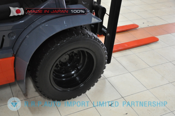 ขายรถโฟล์คลิฟท์มือสอง TOYOTA รุ่น 8FD25-34433 นำเข้าจากประเทศญี่ปุ่น 100\% ไม่เคยใช้งานในไทย