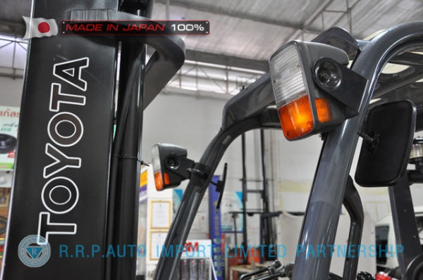 ขายรถโฟล์คลิฟท์มือสอง TOYOTA รุ่น 8FD25-34433 นำเข้าจากประเทศญี่ปุ่น 100\% ไม่เคยใช้งานในไทย