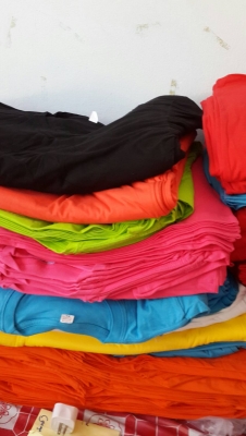 ขายเสื้อผ้าคละสีเนื้อผ้าอย่างดี ตัดสต๊อค ราคาเหมา ตัวละ 45 บาท