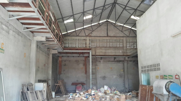 ขายถูก ที่ดินเนื้อที่ 1-1-70 ไร่ พร้อมโกดัง 2 หลัง อยู่ถนนสามพราน 12 พื้นที่สีชมพู เขตจังหวัดนครปฐม