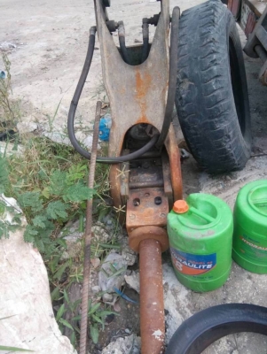 ขาย 325,000 KOMATSU pc 100-3 พร้อมหัวเจาะ เครื่องดี ปั้มแรง เอวขยับนิดๆ ช่วงล่างแน่น  รถอยู่ กรุงเทพฯ โทร&amp;ไอดีไลน์ 0610710295