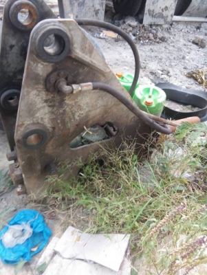 ขาย 325,000 KOMATSU pc 100-3 พร้อมหัวเจาะ เครื่องดี ปั้มแรง เอวขยับนิดๆ ช่วงล่างแน่น  รถอยู่ กรุงเทพฯ โทร&amp;ไอดีไลน์ 0610710295