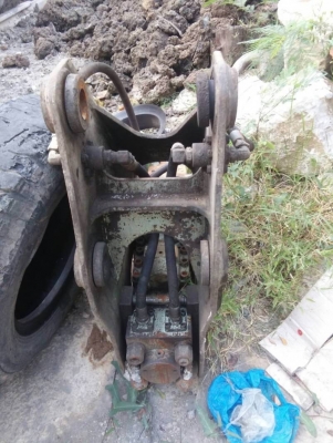 ขาย 325,000 KOMATSU pc 100-3 พร้อมหัวเจาะ เครื่องดี ปั้มแรง เอวขยับนิดๆ ช่วงล่างแน่น  รถอยู่ กรุงเทพฯ โทร&amp;ไอดีไลน์ 0610710295