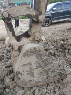 ขาย 325,000 KOMATSU pc 100-3 พร้อมหัวเจาะ เครื่องดี ปั้มแรง เอวขยับนิดๆ ช่วงล่างแน่น  รถอยู่ กรุงเทพฯ โทร&amp;ไอดีไลน์ 0610710295