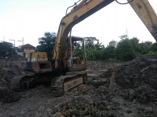 ขาย 325,000 KOMATSU pc 100-3 พร้อมหัวเจาะ เครื่องดี ปั้มแรง เอวขยับนิดๆ ช่วงล่างแน่น  รถอยู่ กรุงเทพฯ โทร&amp;ไอดีไลน์ 0610710295