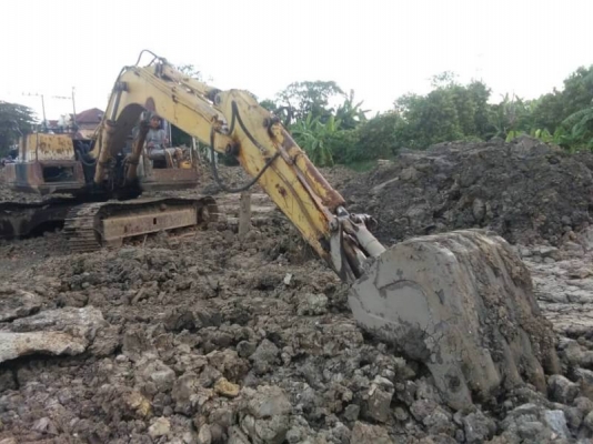 ขาย 325,000 KOMATSU pc 100-3 พร้อมหัวเจาะ เครื่องดี ปั้มแรง เอวขยับนิดๆ ช่วงล่างแน่น  รถอยู่ กรุงเทพฯ โทร&amp;ไอดีไลน์ 0610710295