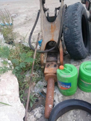 ขาย 325,000 KOMATSU pc 100-3 พร้อมหัวเจาะ เครื่องดี ปั้มแรง เอวขยับนิดๆ ช่วงล่างแน่น  รถอยู่ กรุงเทพฯ โทร&amp;ไอดีไลน์ 0610710295