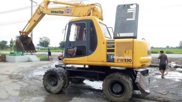ขาย 990,000 บาท KOMATSU PW130-7 เครื่องดี ปั้มแรง  ไฟฟ้าครบ เอกสารเล่มทะเบียน  รถอยู่ จ.วังน้อย  สนใจโทร&amp;ไอดีไลน์ 0610710295