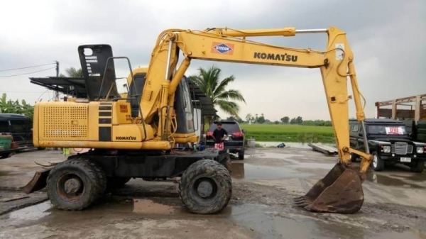 ขาย 990,000 บาท KOMATSU PW130-7 เครื่องดี ปั้มแรง  ไฟฟ้าครบ เอกสารเล่มทะเบียน  รถอยู่ จ.วังน้อย  สนใจโทร&amp;ไอดีไลน์ 0610710295